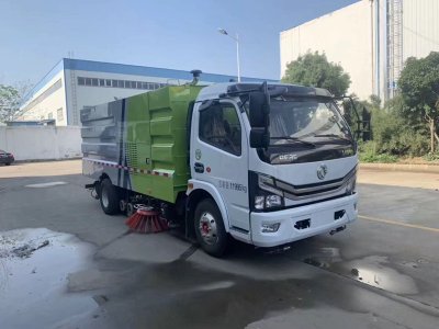 東風(fēng)大多利卡掃路車(chē)（2.5方水罐5方塵罐）