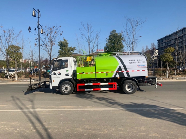 東風(fēng)多利卡8方道路養(yǎng)護(hù)車，清洗車價格