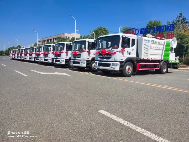 13臺東風D9抑塵車后配60米霧炮批量試車交車