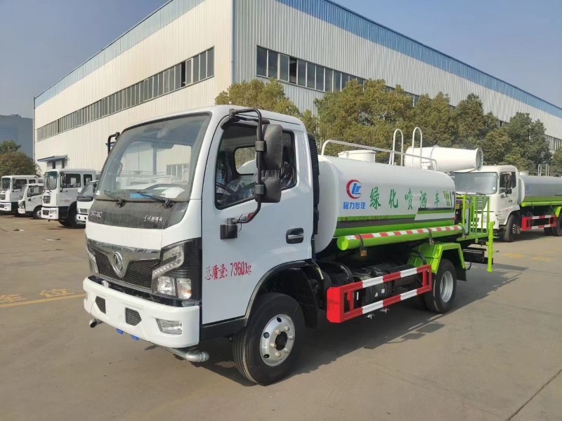 小多利卡5噸綠化噴灑車，30米打藥車